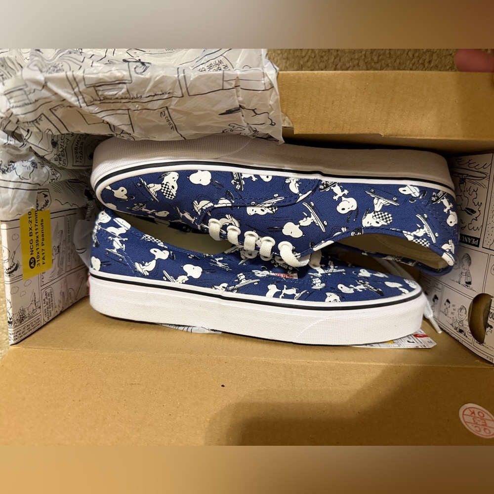 Vans Blue Snoopy Print Low Top Sneakers - Picture 3 of 13